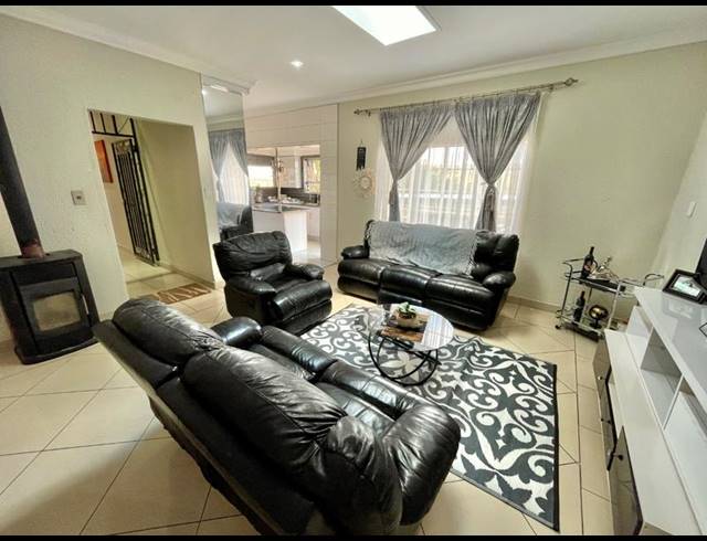 5 BEDROOM HOUSE FOR SALE IN RANGEVIEW